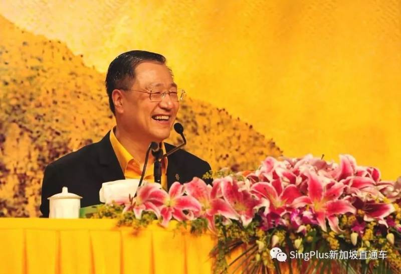 逼人吞糞，鐵鉗拔牙……起底新加坡的“神秘力量”