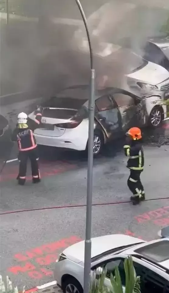 現場淒慘！新加坡白色車輛突然起火，1人死亡
