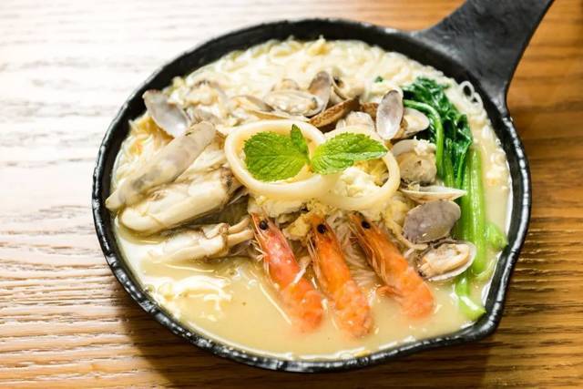 新加坡 吸引人们来,靠的不仅是颜值,还有才华