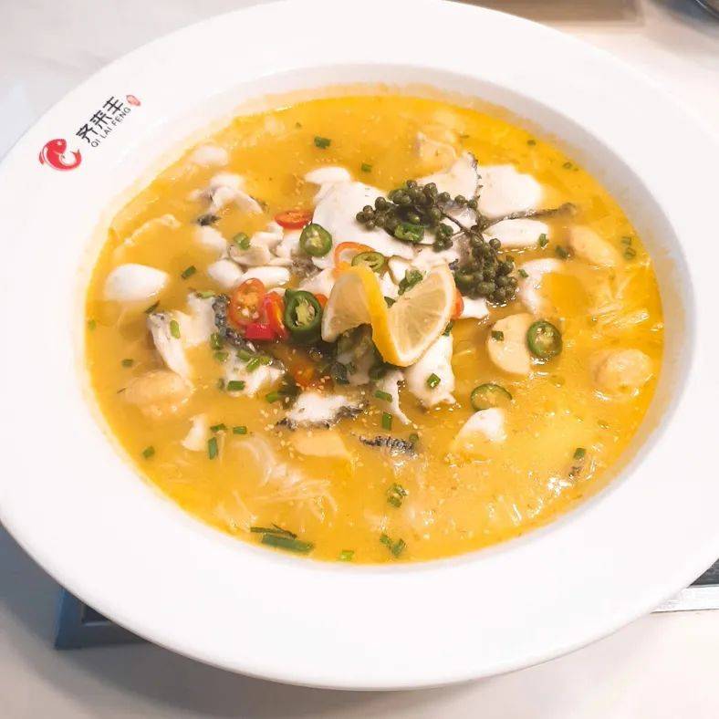 美食博主探店 新加坡唯一可以吃到脆鱼锅的餐馆