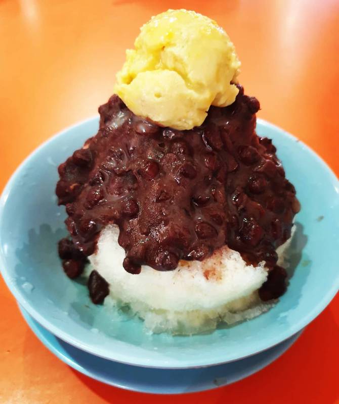 消暑大作戰❄️ 美食中心裏的平價甜品，“津津甜品”一碗S$1.50起🤩 流氓冰品、料足降火