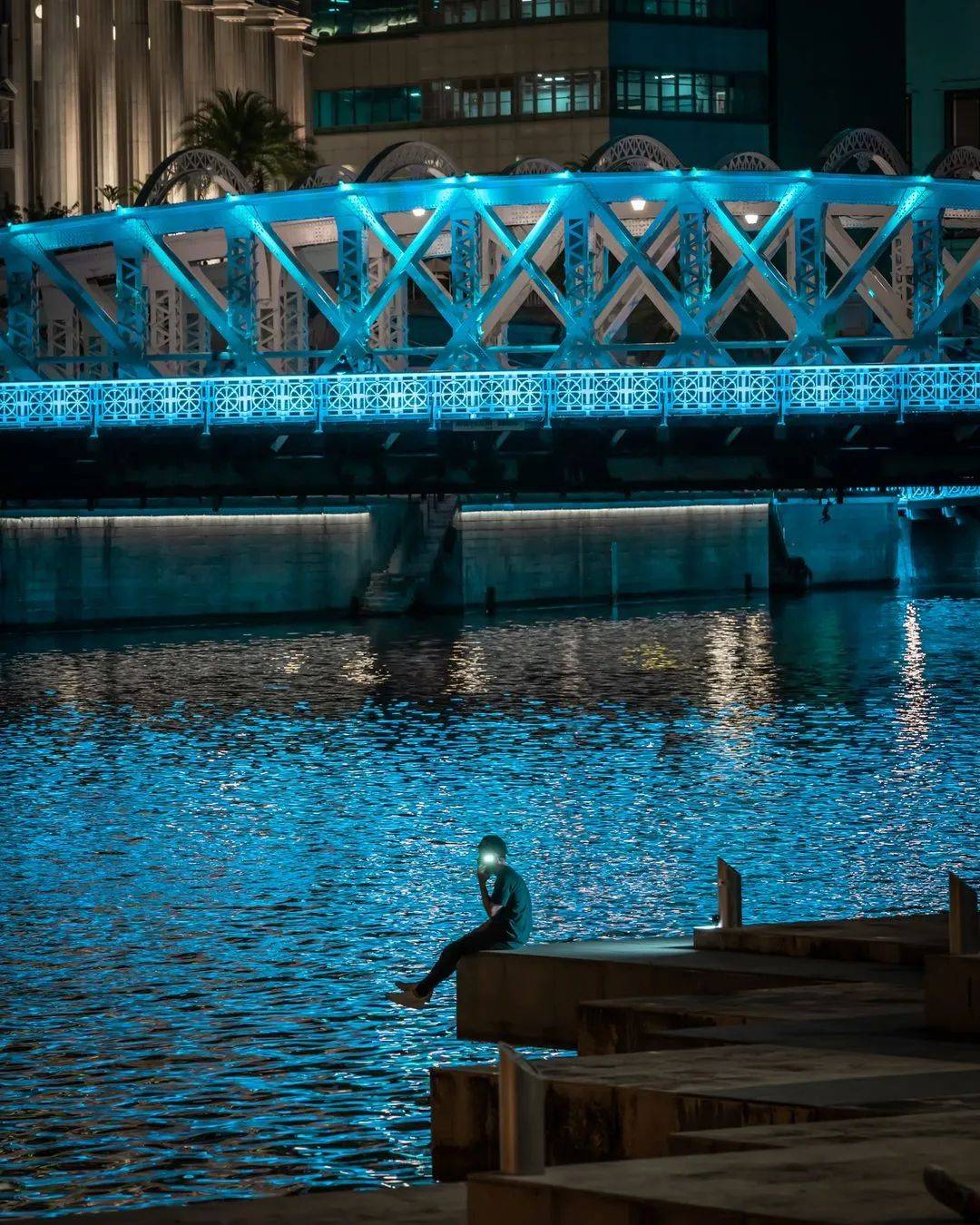 因爲這件事，新加坡變藍了