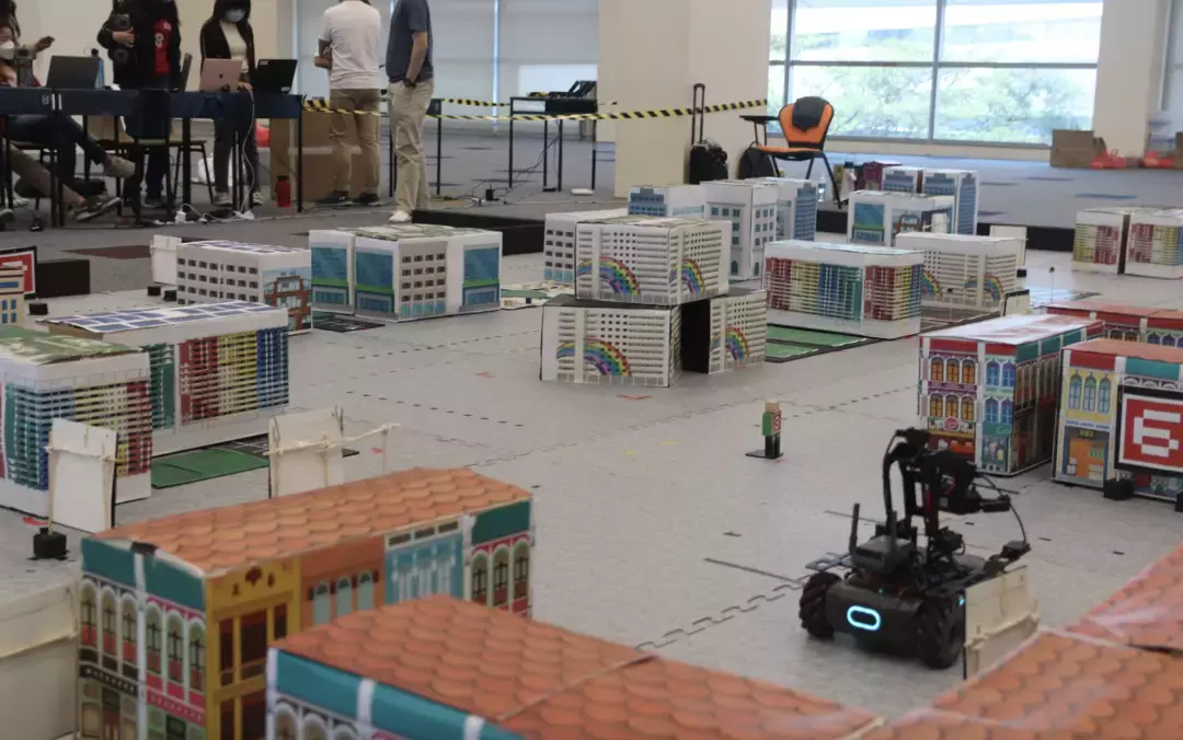 华中团队荣获 NTU 工程学院举办的机器人挑战赛冠军