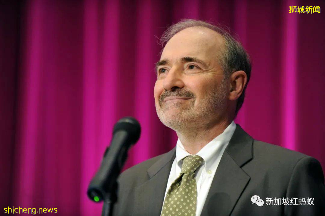 美國學者：新加坡人愛抱怨愛埋怨政府，但也罵出很多成就