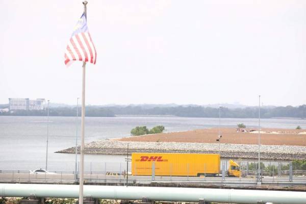 ◤柔佛人頭條◢速公布溫情之旅SOP 越堤族盼縮短隔離天數