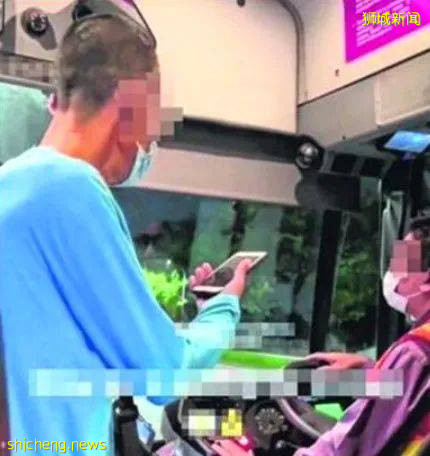 阿叔大闹巴士，声称按了铃没法下车，要司机掏钱坐的士