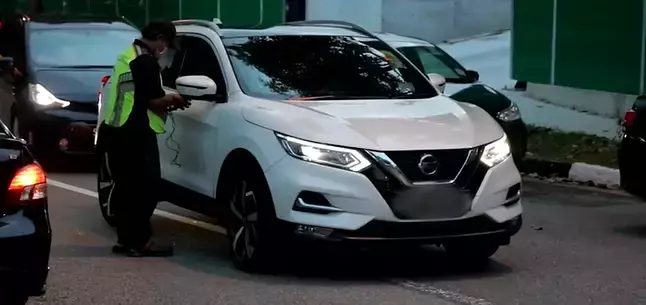 实拍!新加坡11岁遇害双胞胎火化,仅姐姐现身送最后一程