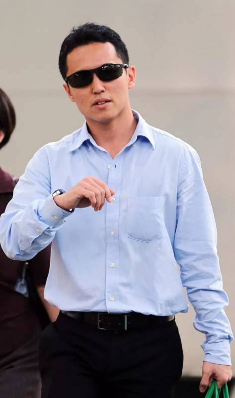 他 ,已婚,新加坡军人,竟埋伏在小学门口干坏事…坐牢7年+鞭刑