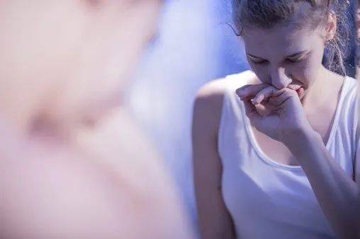 克服暴食症,順利從國大畢業,三十歲又婚姻危機!生而爲女人有多難