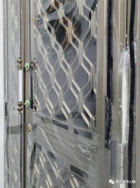 新加坡两邻居互往对方家门口倒水泼油洒醋!纠纷10年警察都没办法