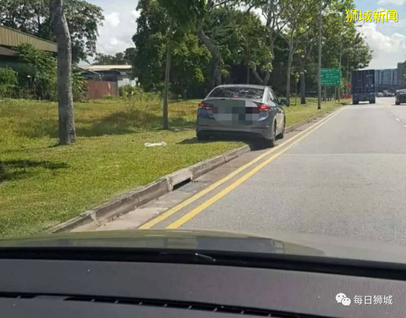 司機車內昏迷，衆人合力破窗救人，最終卻