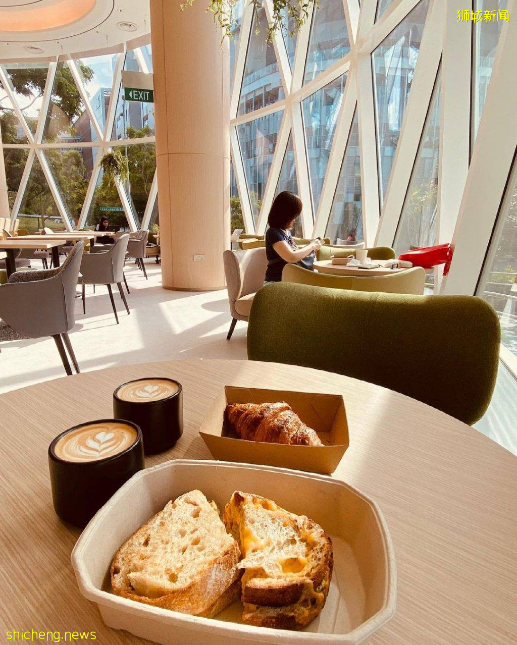 “Runes Cafe”玻璃房温室咖啡馆☀大片透明窗环绕、阳光倾泻而入,感受慵懒与宁静☕