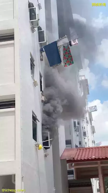 真实版要钱不要命! 点火灭虫 家中失火 夫妇冒死保身外物