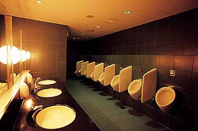 在新加坡上个厕所,一不小心就会犯法