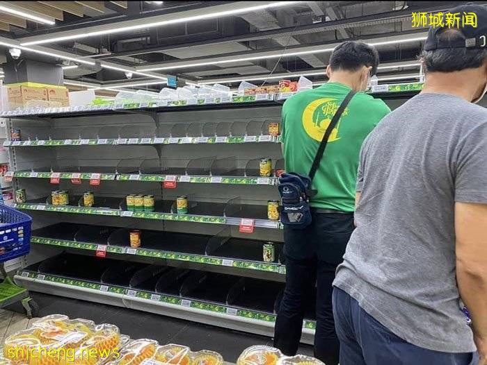 新国市民纷抢粮 厕纸再次卖到光