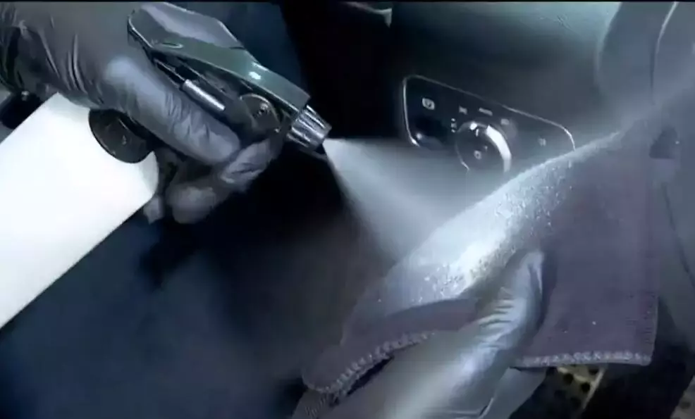 喜气洋洋过新年,汽车也要大扫除