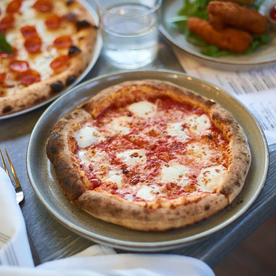 東南亞首店在KINEX Mall⛳800° Woodfired Kitchen：手工餅皮、自選醬汁佐料，NBA籃球巨星同款美食Get✅