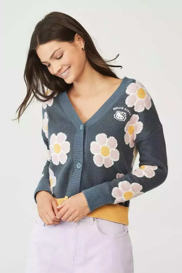 平价服饰Cotton On推出Hello Kitty合作系列,包括衣服、鞋子甚至还有穿戴甲片