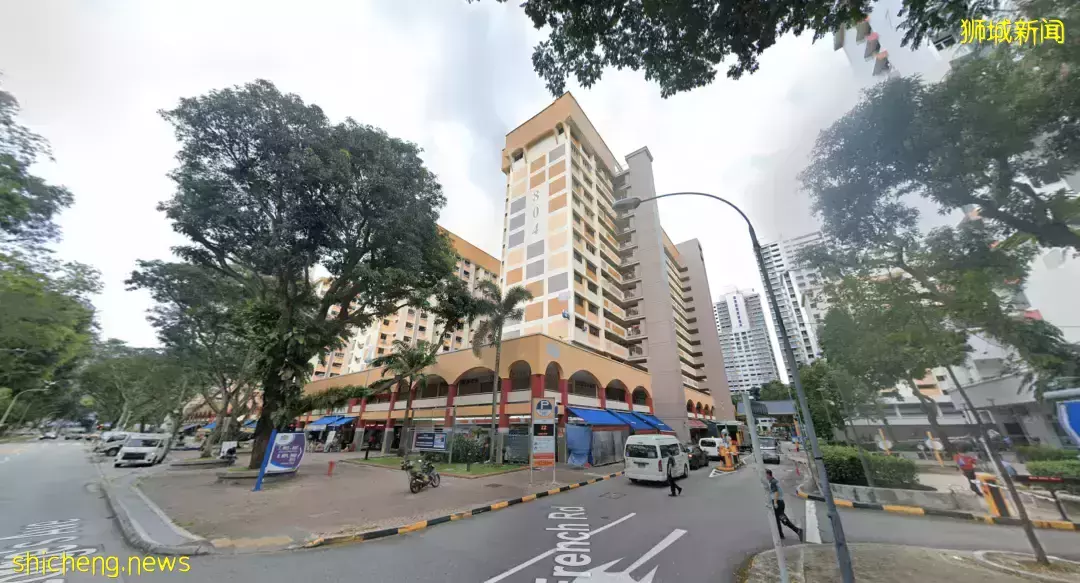 “在新加坡组屋走廊喷了两下杀虫剂,我发现百余只蟑螂尸体!”