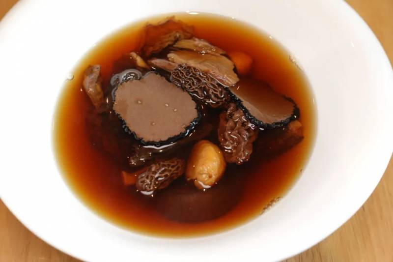 美食博主愛上了皇室禦廚的秘密花園