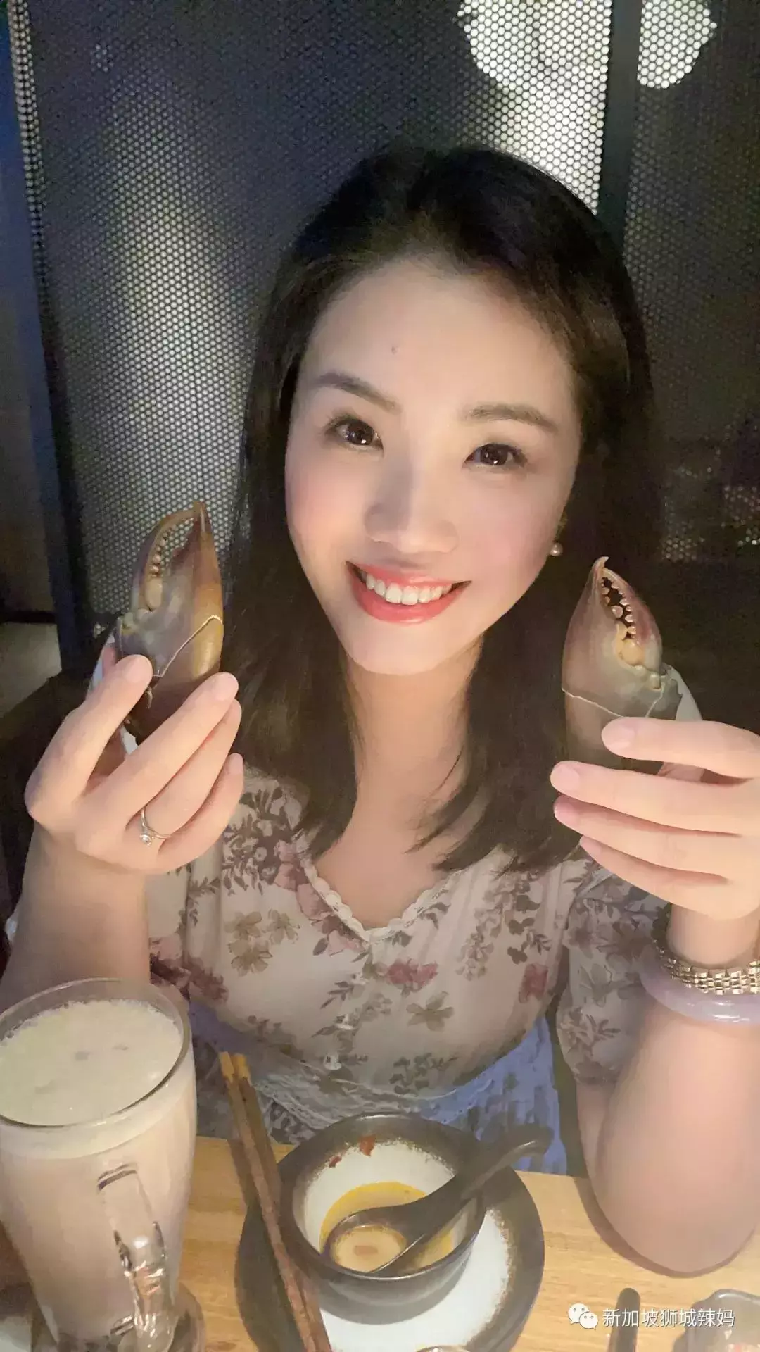 排队5小时!网红凑凑火锅来新加坡了!锅底无限续、奶茶免费喝!菜品大曝光