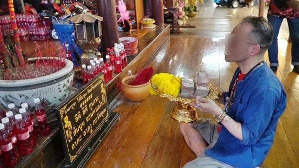 新加坡华裔中钜奖 赴泰捐佛寺百万还愿 