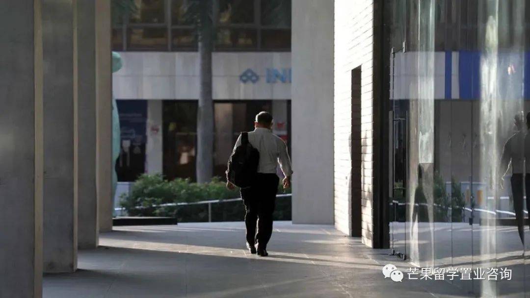 全年经济下跌5.4%、近17万人失业、一大波企业倒闭!新加坡至暗时刻仍在持续