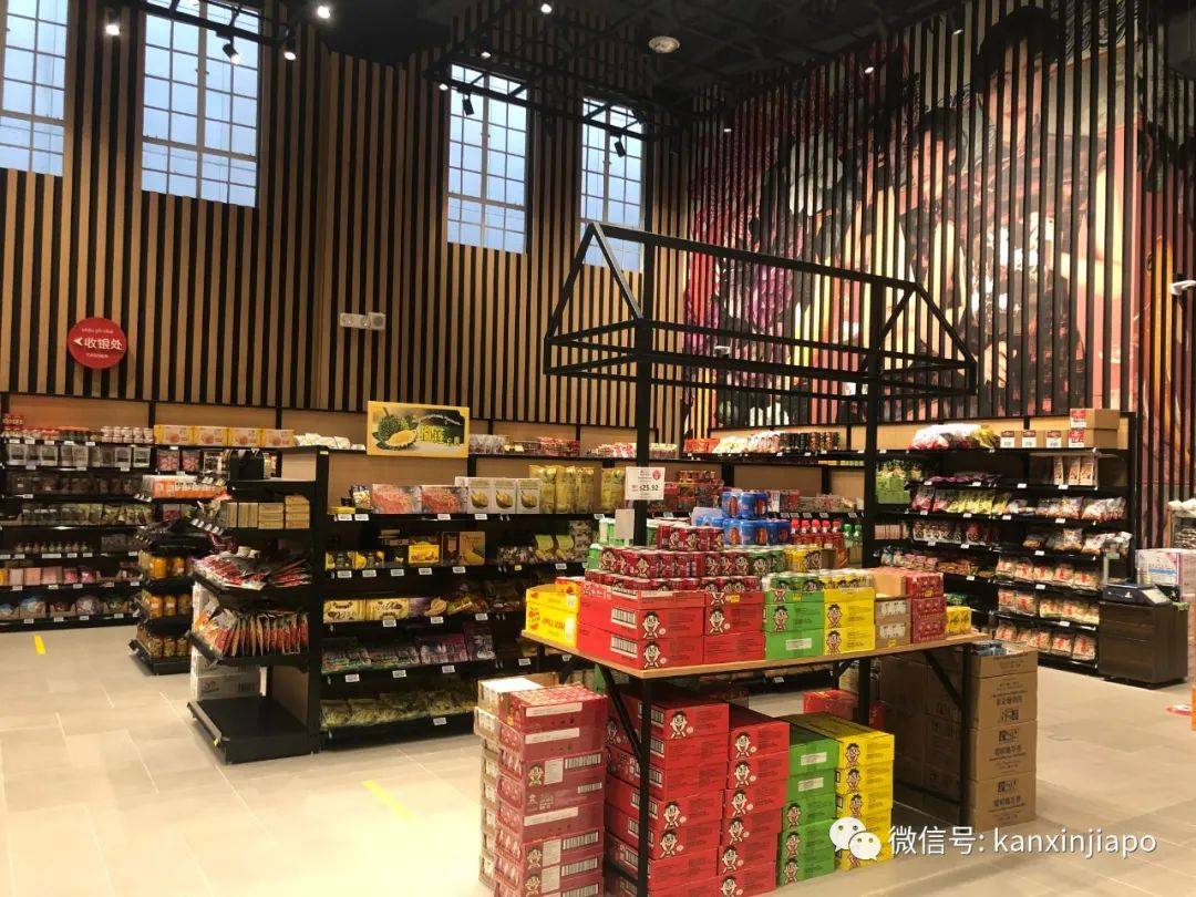 在裕华国货买了一盒鱼尾狮巧克力,回到家打开一看发霉了