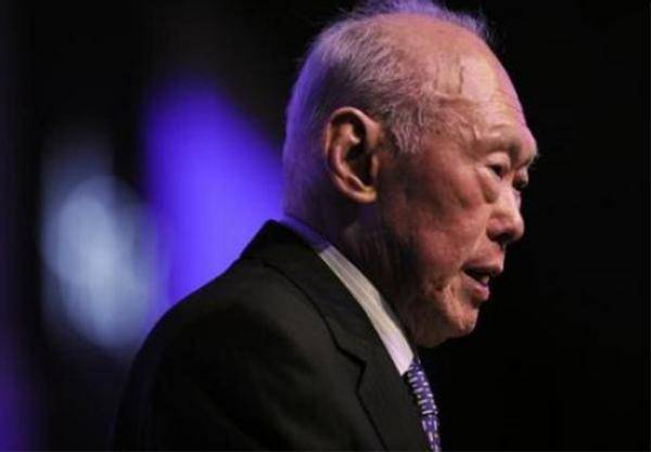 李光耀追悼會，女兒李玮玲泣不成聲：我是一名客家人，必須堅強