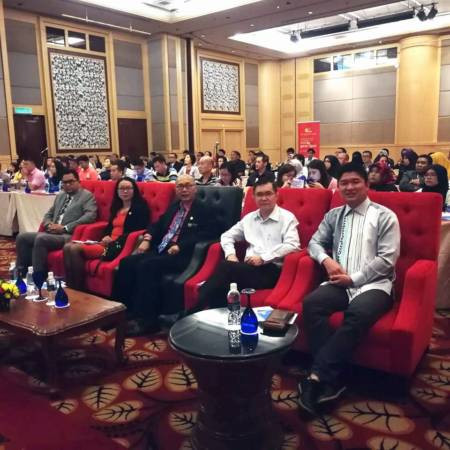 【回流】为享天伦之乐辞高薪 回国创出另一片天下