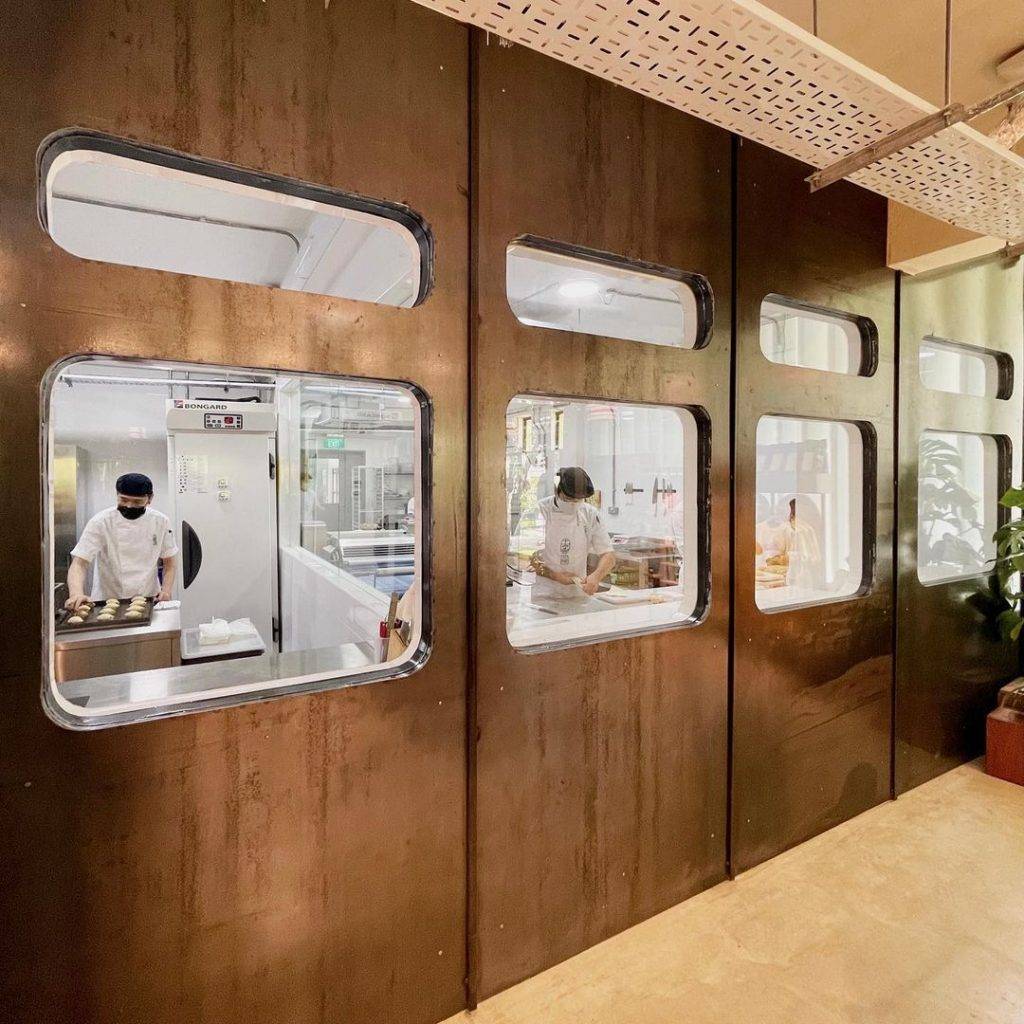 網美們出動😎Tiong Bahru Bakery Foothills第七家分店📍夏日泳池風、全店高顔值💕