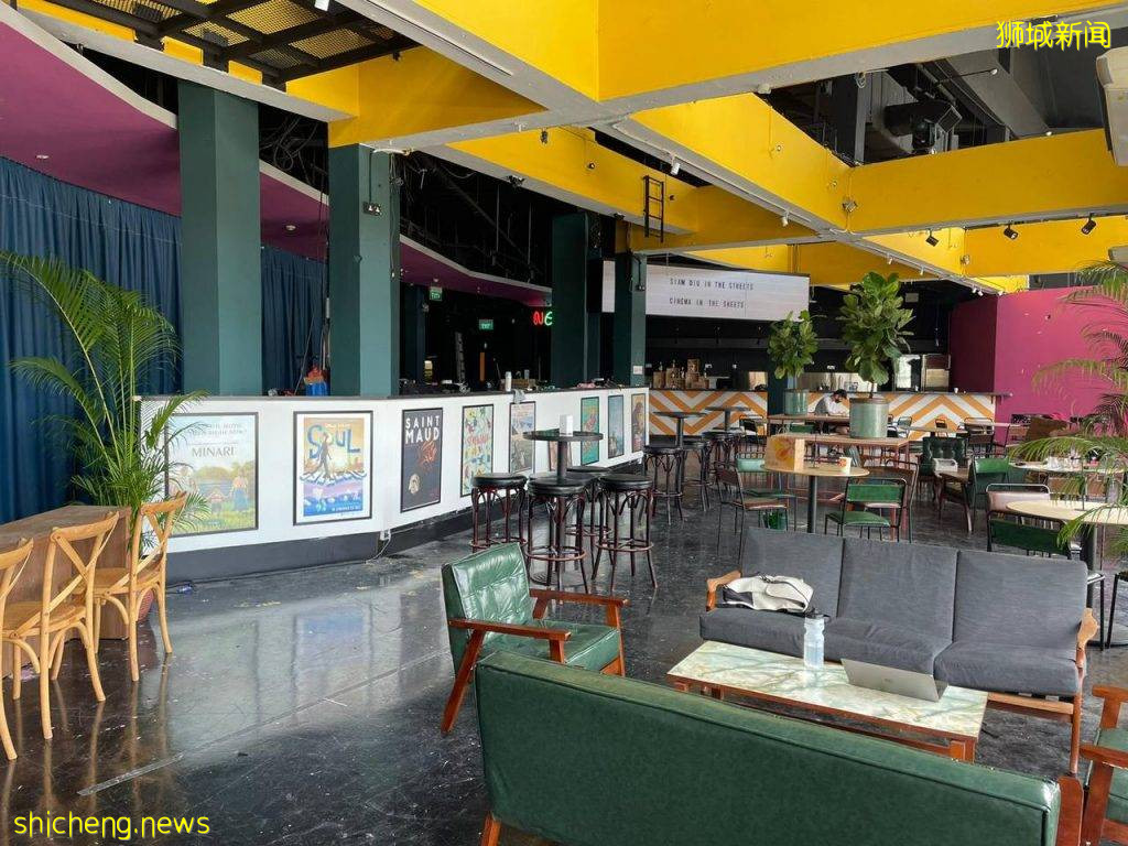 今夏必打卡👊The Projector X快闪电影院🎞复古氛围、迷幻霓虹灯，首站就在克拉码头📌 