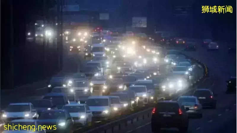 乌克兰人蜂拥逃走、多国撤侨，这个新加坡人却不想走