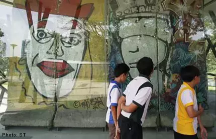 新加坡人深夜排队，翻新一年多的网红景点又开了