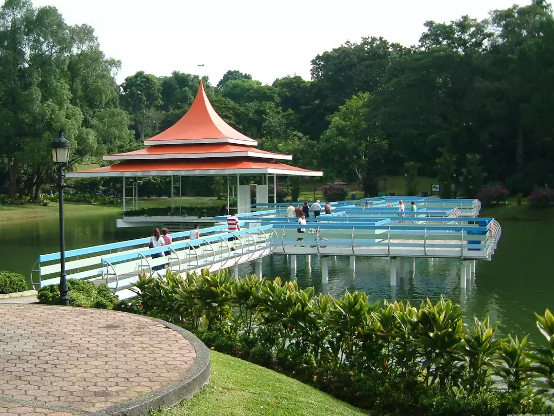 新加坡人深夜排队，翻新一年多的网红景点又开了