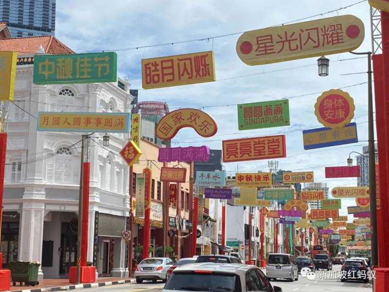 牛车水中秋节灯饰初亮相 “国家欢乐”让人眼前一亮