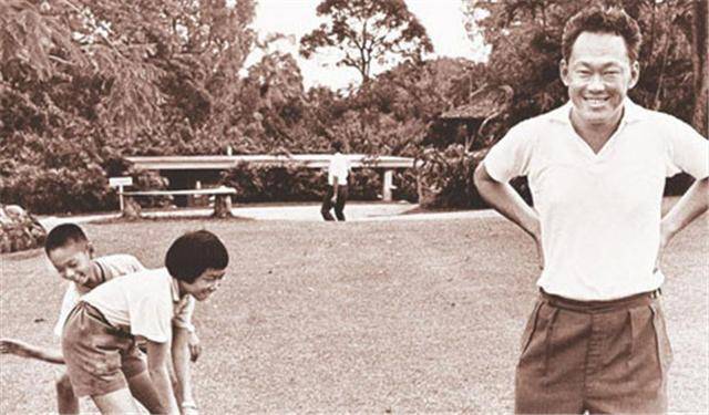 南洋大学师生:李光耀关闭南大,压制华文教育是不可原谅的