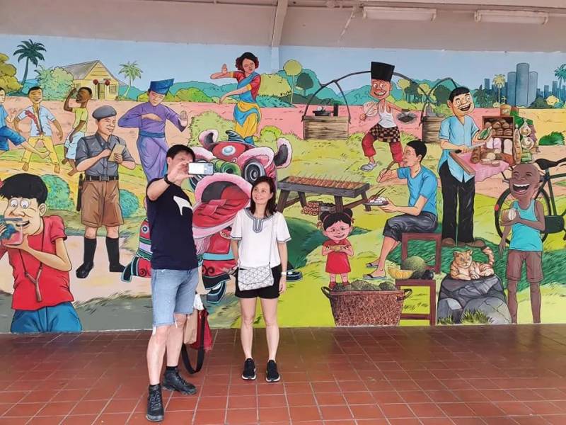 新加坡“吃喝購物在鄰裏”首個遊覽團已結束觀光，議員陪同，明星導遊