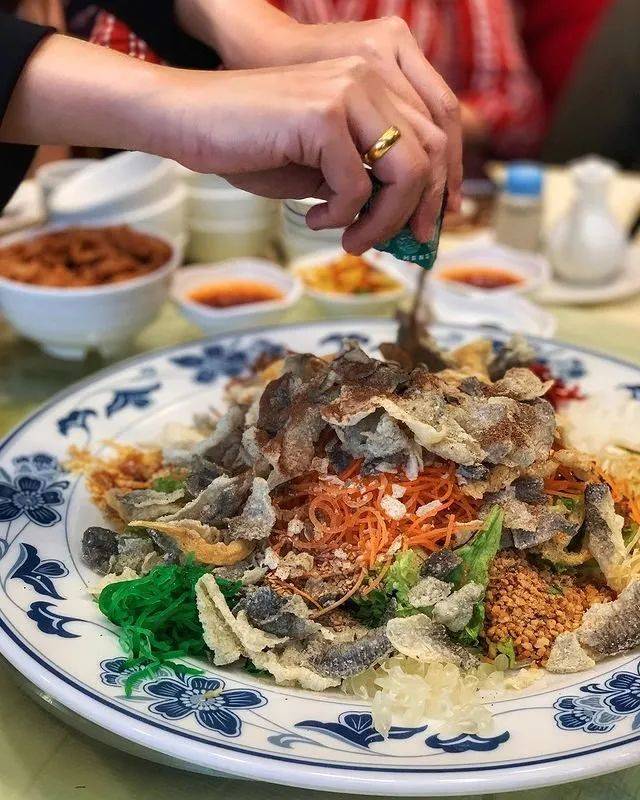 实拍!前晚,新加坡牛车水到处人从众𠈌!这9个地方过年还开门