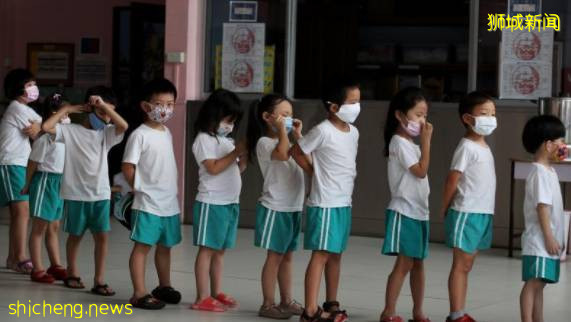 新加坡小三至小六學生返校首日,出席率高達94%,密切接觸者檢測呈陰性可免除隔離