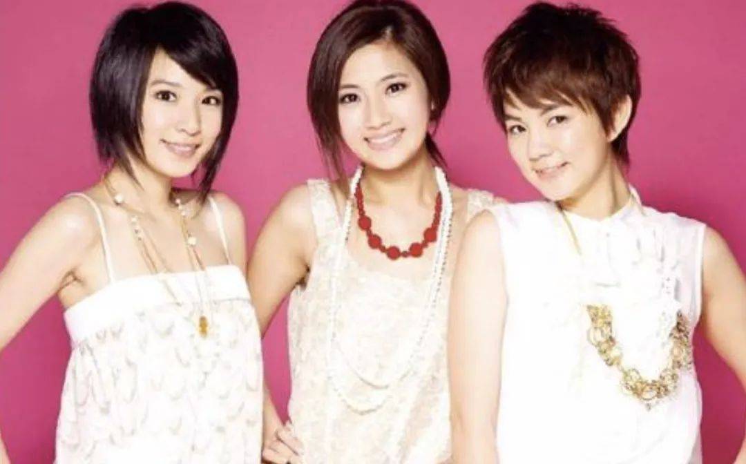 新加坡5死1伤车祸：为救男友80%烧伤的美女歌星，刚脱离危险！她还得面对这些