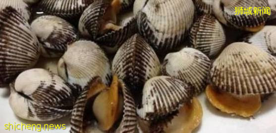 李显龙总理晒小贩中心美食,提醒“以后吃饭会多付点钱”