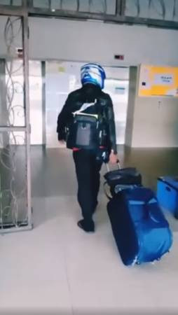 【柔佛人頭條】馬勞偷偷回家 爲至親造驚喜 久違抱抱