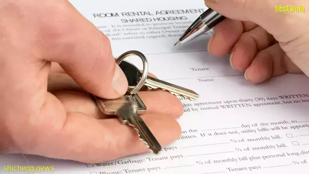 “脏衣服攒到7公斤才能洗,滴水罚钱!新加坡房东还要赶我走?”