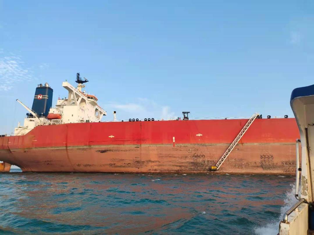新加坡顺利迎接超油船