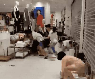 預警!引發日本人失態瘋搶的衣服,11月20日要來新加坡