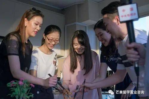 毕业月薪3至5万人民币!新加坡留学生有多少新福利