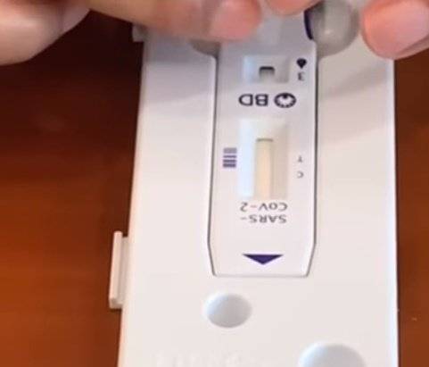 ◤新國阻斷措施◢獅城外長維文醫生 親身示範快速抗原檢測