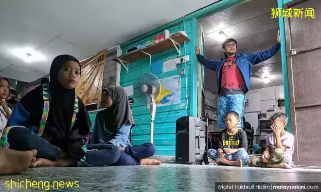 他,感染新冠后,被抽出一升黑色积液!新加坡医院开始增加床位