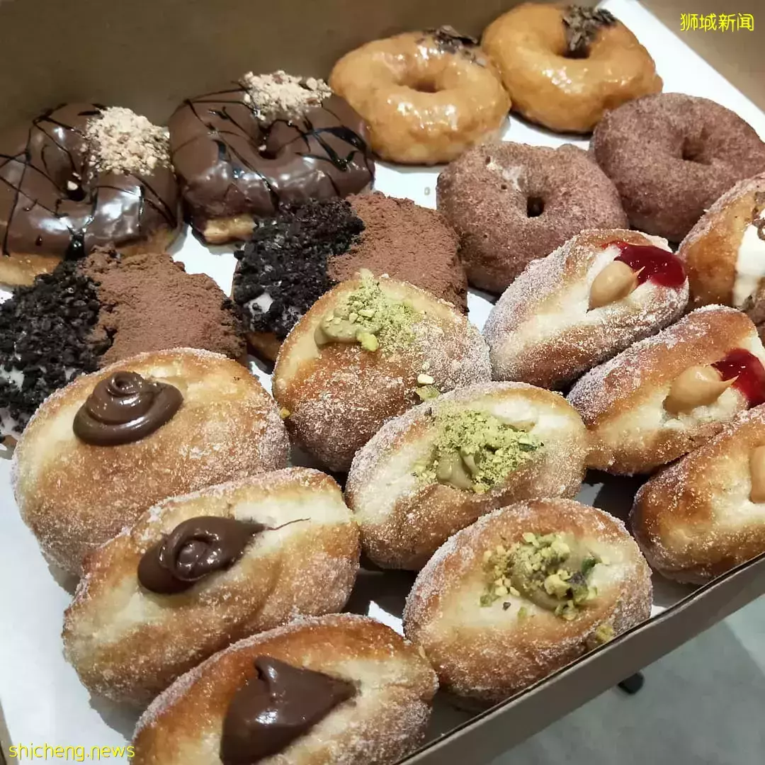 接好糖衣炮弹!盘点新加坡爆浆甜甜圈Bomboloni🍩圆圆鼓鼓外形、内馅满到流心😙